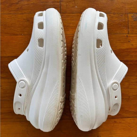 White Crocs! Size M6 or W8. - Picture 5 of 5